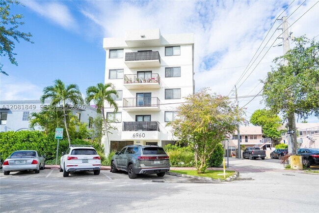 Foto del edificio - 6960 Rue Vendome