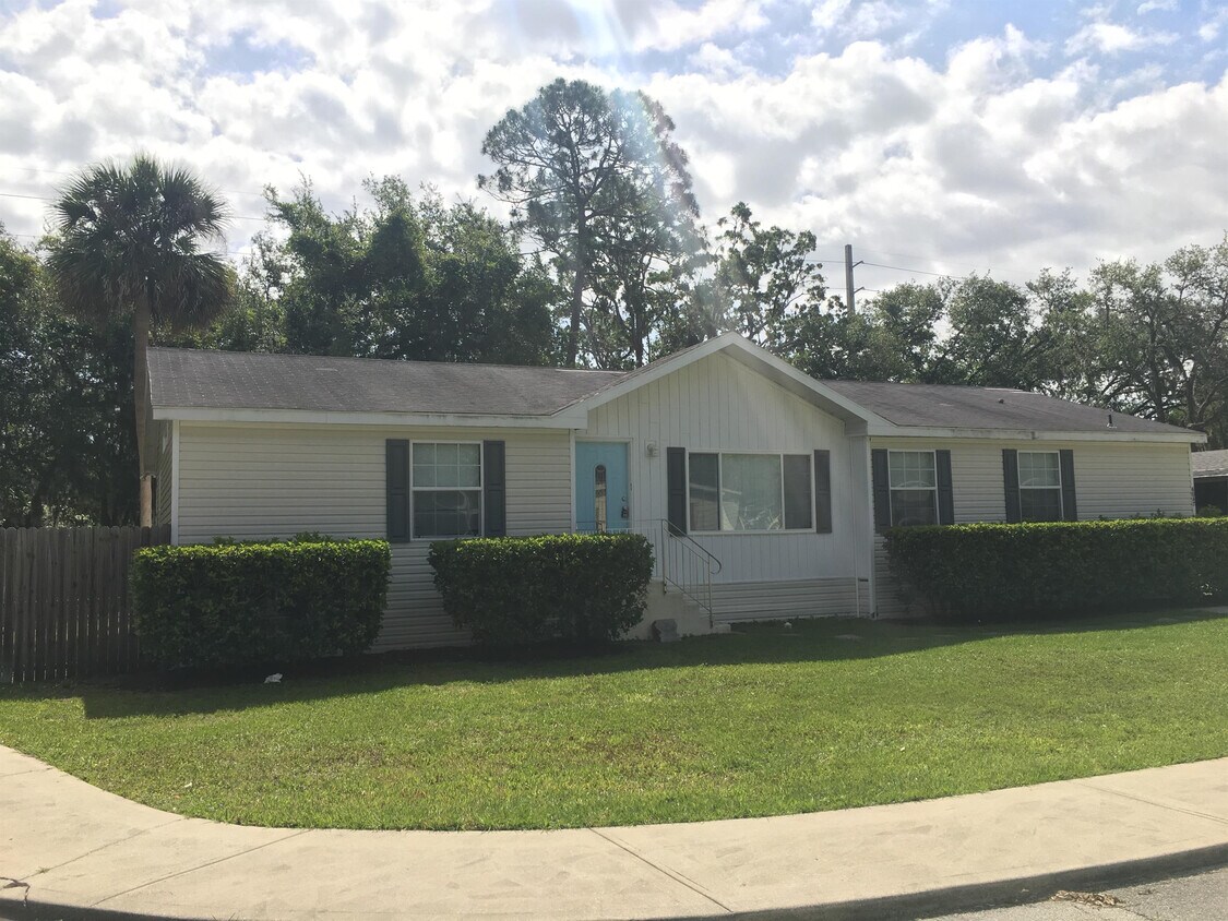Primary Photo - 6047 Galien Ct