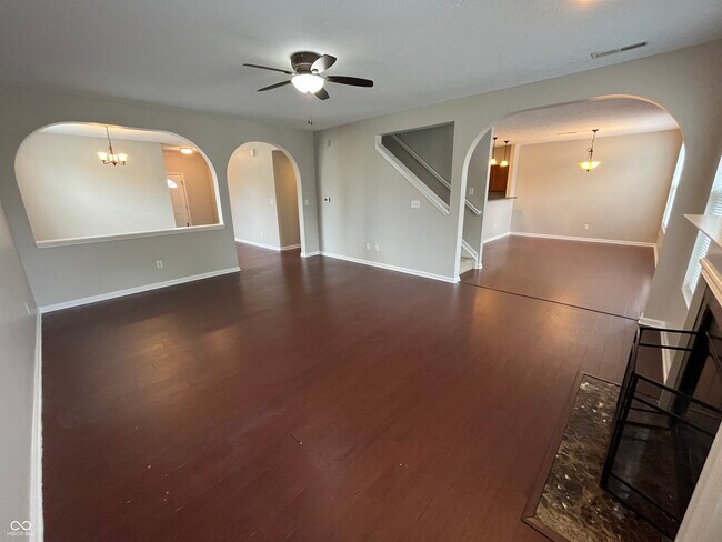 Foto del edificio - 15156 High Timber Ln