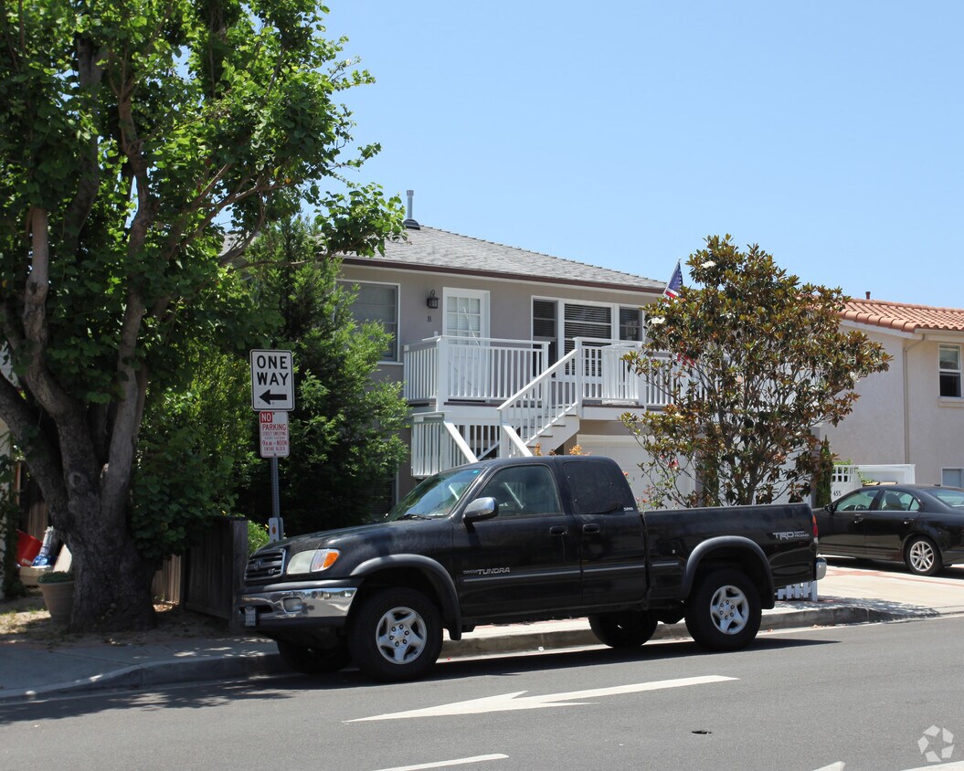 Building Photo - 453-455 Cypress Dr