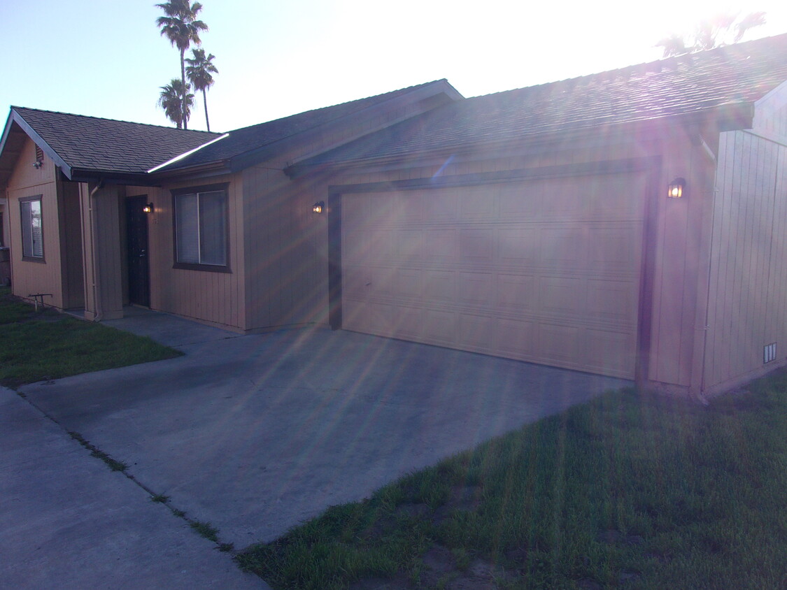 Foto principal - 793 W Nevada Cir