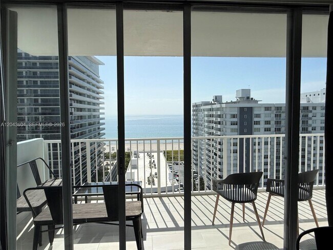 Foto del edificio - 5838 Collins Ave