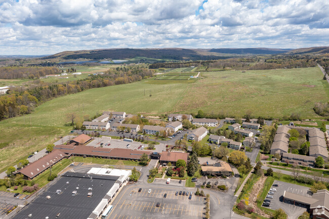 Building Photo - Plaza East/Summerhill Townhouses