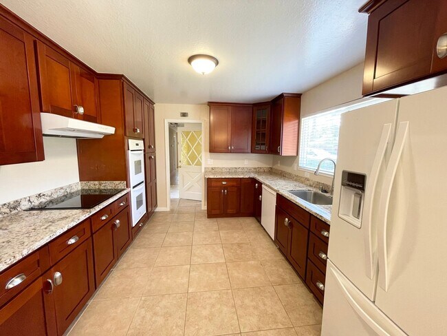 Building Photo - Beautiful 4 Bed 2.5 Bath North Los Altos H...