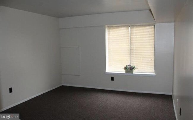 Building Photo - 5200 Hilltop Dr