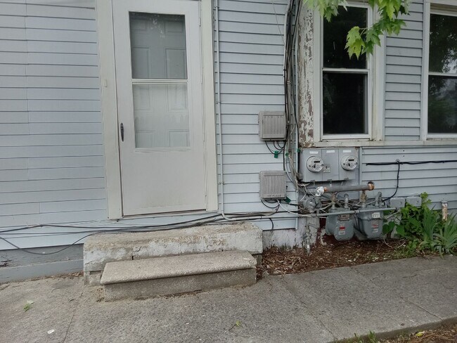 Building Photo - 328 D St