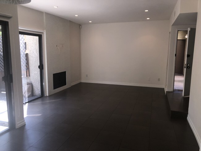 Living room - 1655 Greenfield Ave