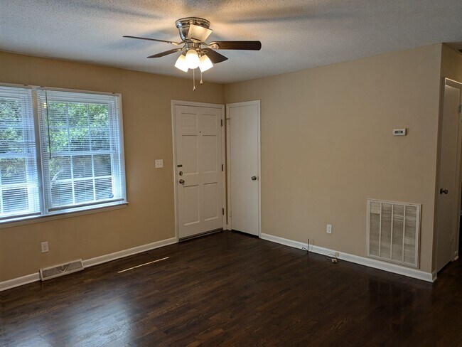 Foto del edificio - Cute All Brick Ranch Close to Mooresville ...