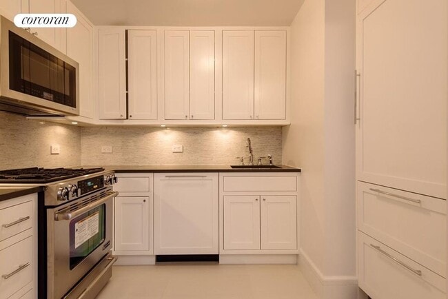 Building Photo - 27 W 72nd St