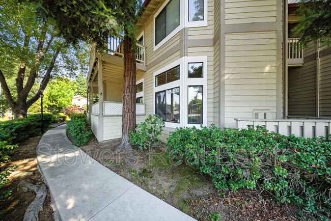 Building Photo - 3393 Smoketree Commons Dr