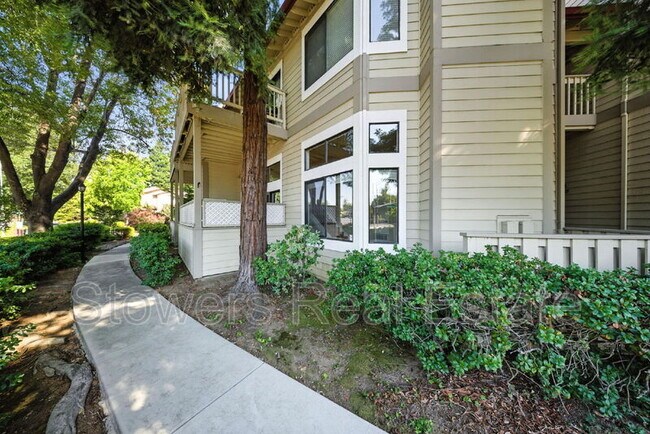 Foto del edificio - 3393 Smoketree Commons Dr