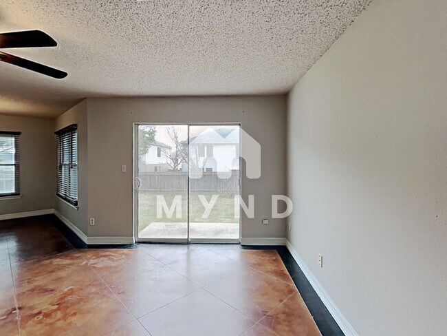 Building Photo - 822 Palitine Ln