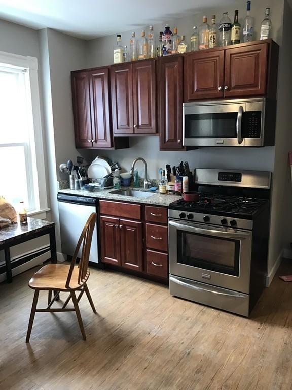Foto principal - 188 Hillside St