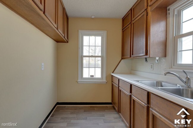 Building Photo - 4 br, 1.5 bath House - 2707 N Estelle St