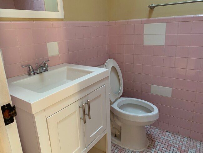 Foto del edificio - 1365 Powell Rd