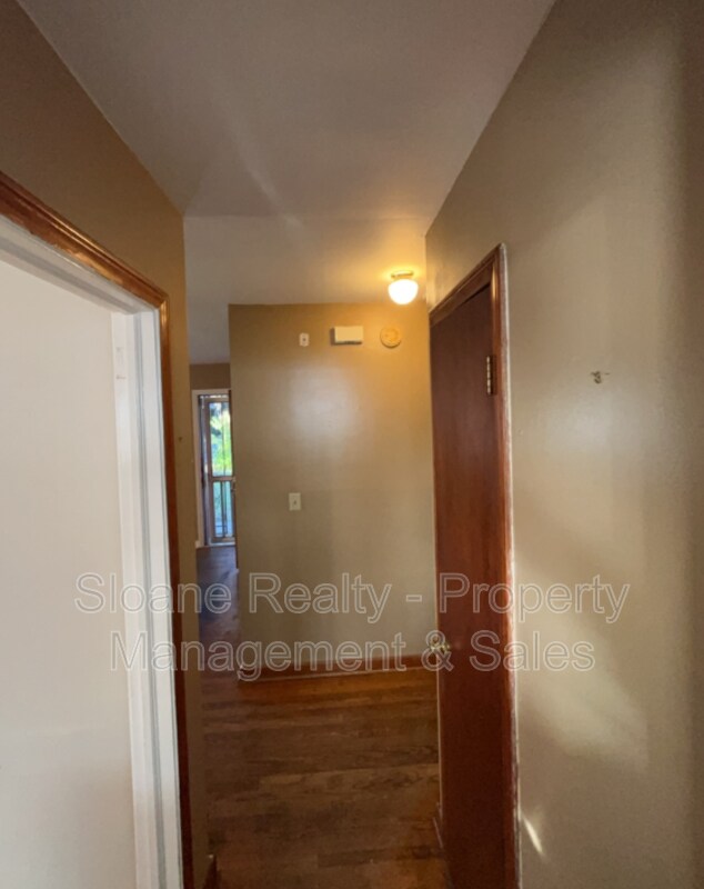 Building Photo - 5289 Hartford Cir