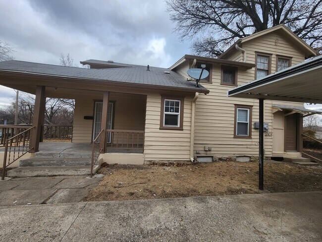 Building Photo - 5915 Elmwood Ave