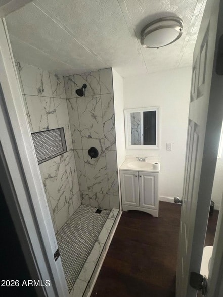 Foto del edificio - 14210 W Cameron St