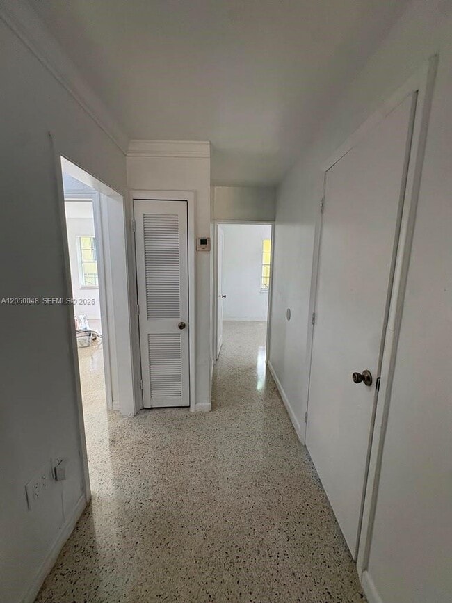 Building Photo - 475 NE 164th St
