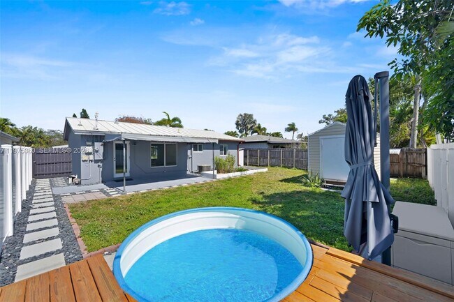 Foto del edificio - 380 NW 47th Ct