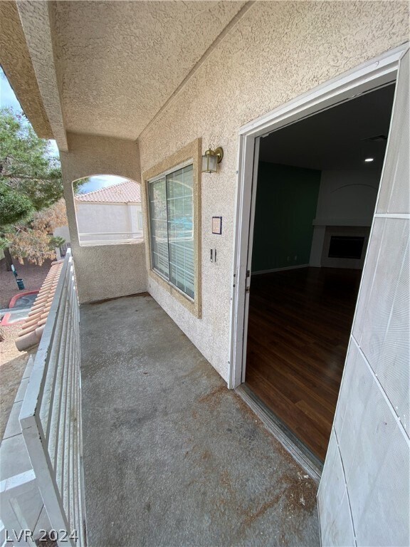 Building Photo - 1900 N Torrey Pines Dr