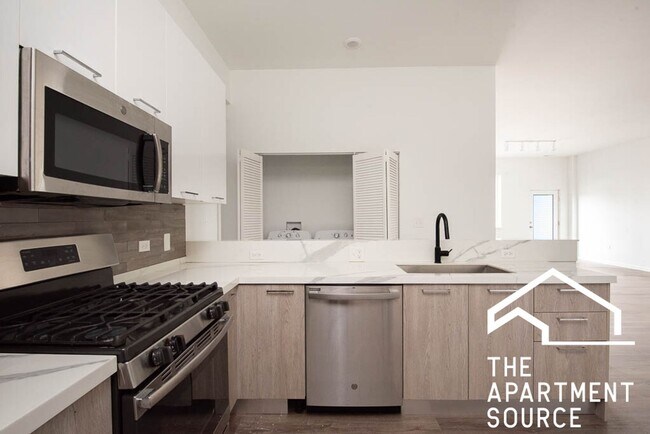 Foto del edificio - Spacious South Loop 3 Bed/2 Bath w/ Updated Kitchen and Oversized Floorplan!