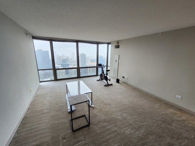Foto del edificio - 2 E Erie St