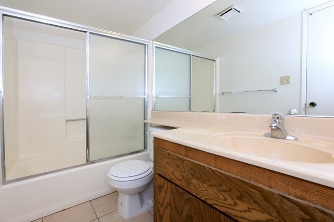 Master Bathroom - Laurelwood Oaks
