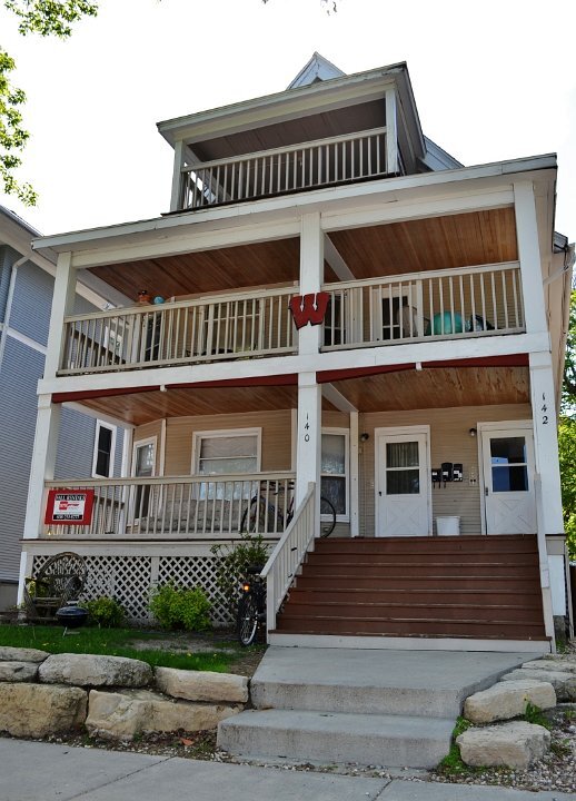 Primary Photo - 142 N Breese Ter
