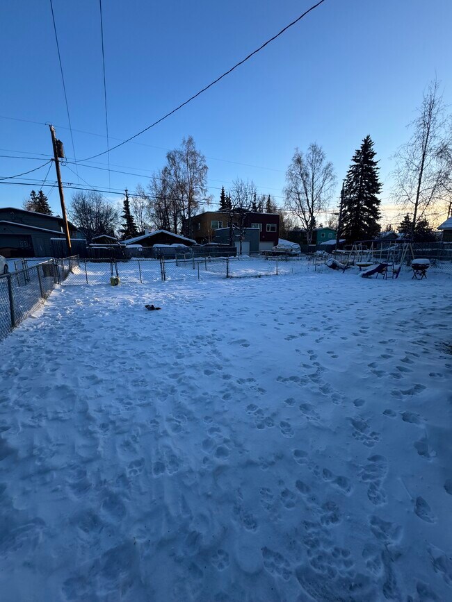 Foto del edificio - 617 N Park St