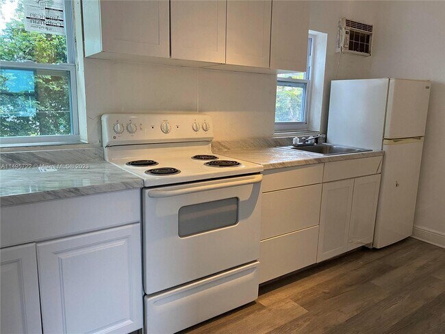 Foto del edificio - 1238 NE 110th St