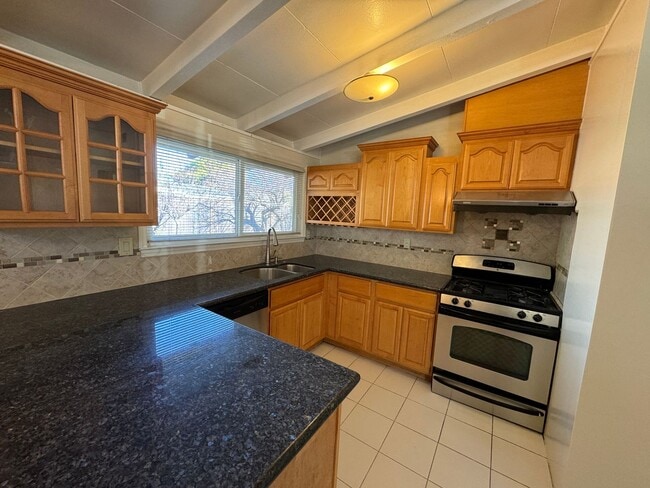 Building Photo - Sunnyvale House with Upgraded Kitchen - Av...