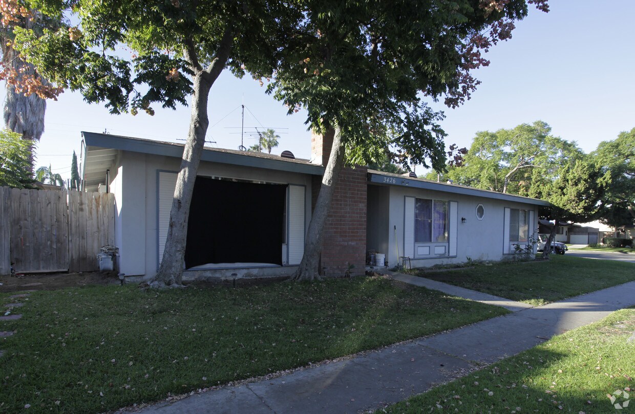 Building Photo - 3426 W Canoga Pl