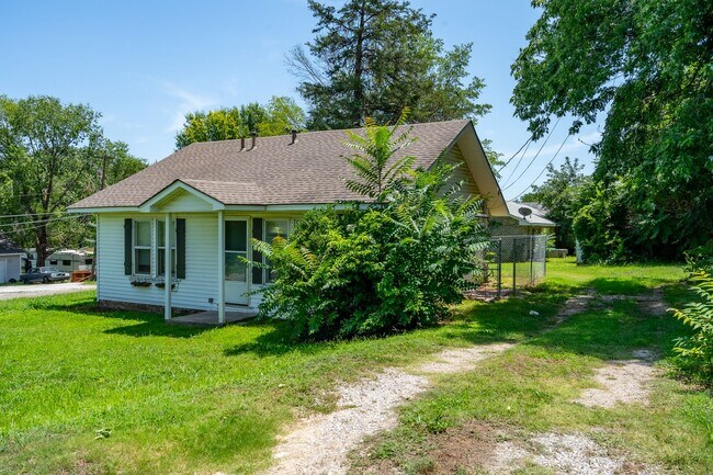 Foto del edificio - West Tulsa 2 Bedroom Home! Available Mid-N...