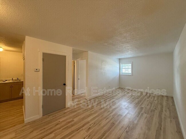 Foto del edificio - 3342 E Linwood St