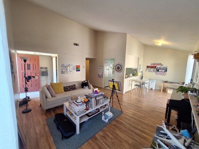 Building Photo - 5042 Glide Dr