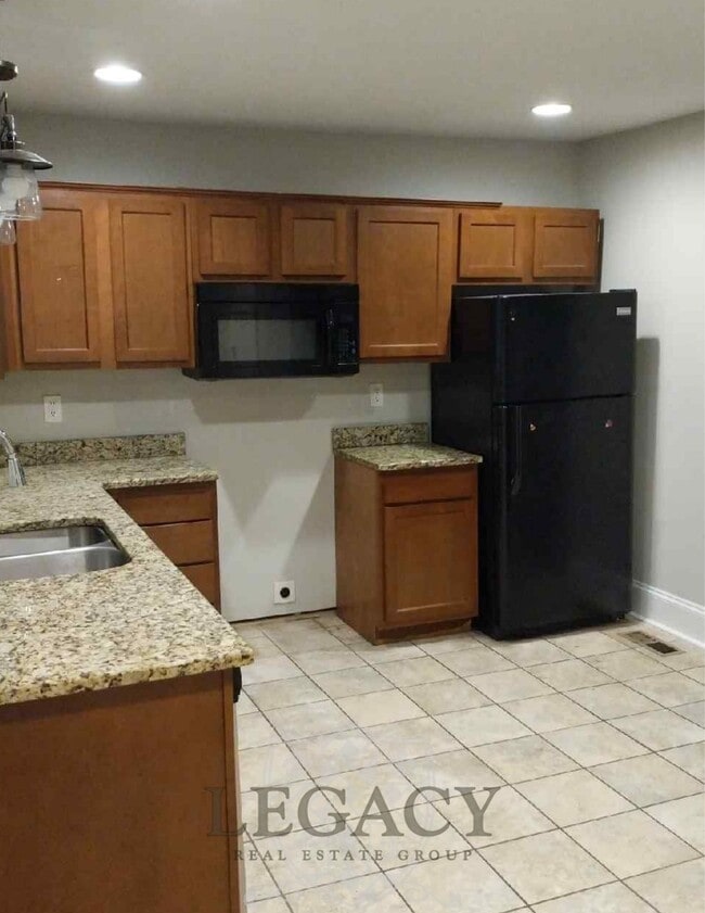 Building Photo - 1707 Evelyn Ave