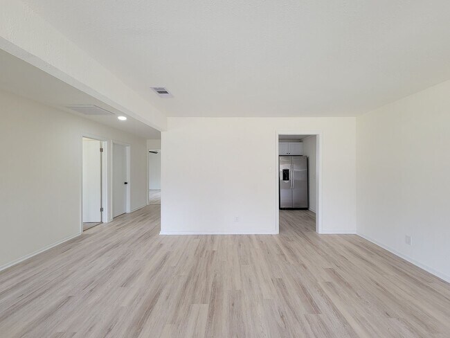 Building Photo - This beautifully remodeled 3-bedroom, 2-bathroom home in the heart of Lake Jackson, Texas, offers...