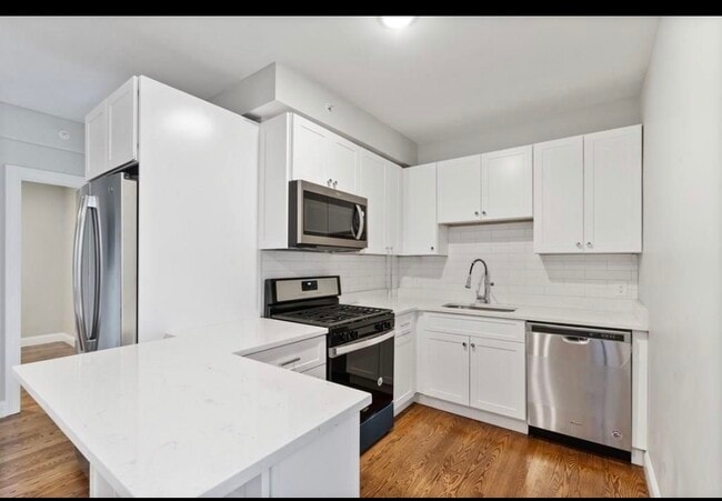 Building Photo - 24 Arcadia St