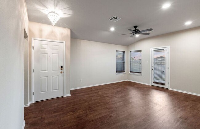 Foto del edificio - 13326 James Monroe St