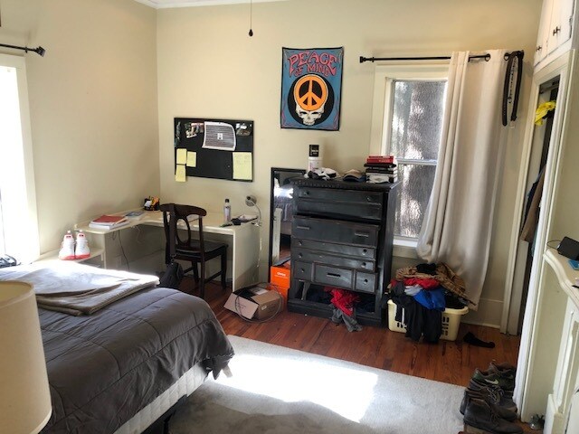 Building Photo - 1529 Jackson Ave E