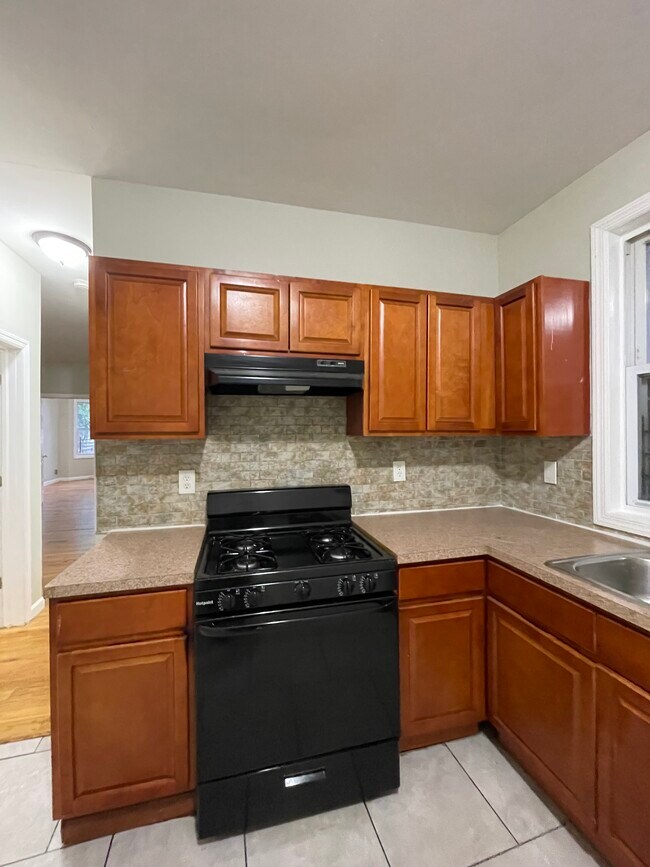Unit 2 - 386 Badger Ave
