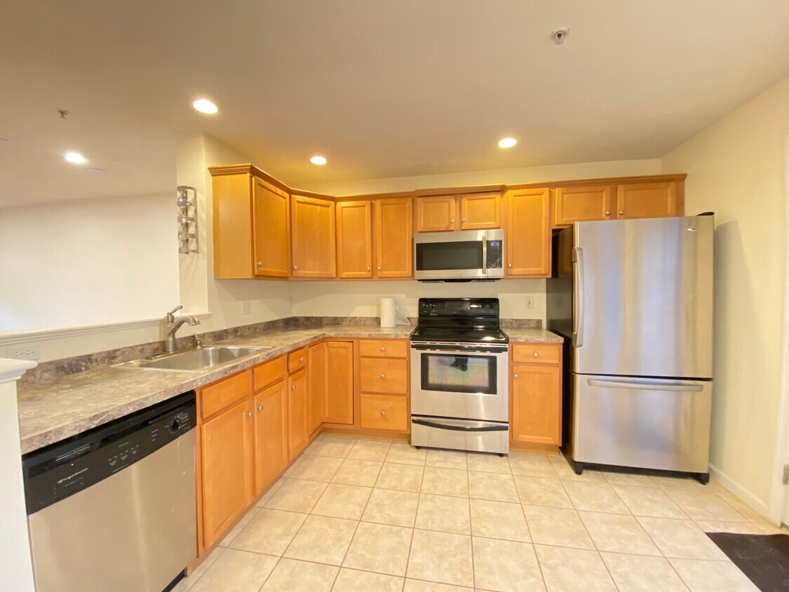 Kitchen - 38 Boxberry Ln