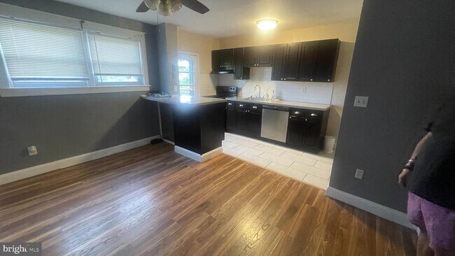 Foto del edificio - 7052 Greenwood Ave