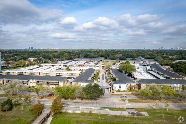 5410 N Braeswood Blvd. - The Life at Jackson Square