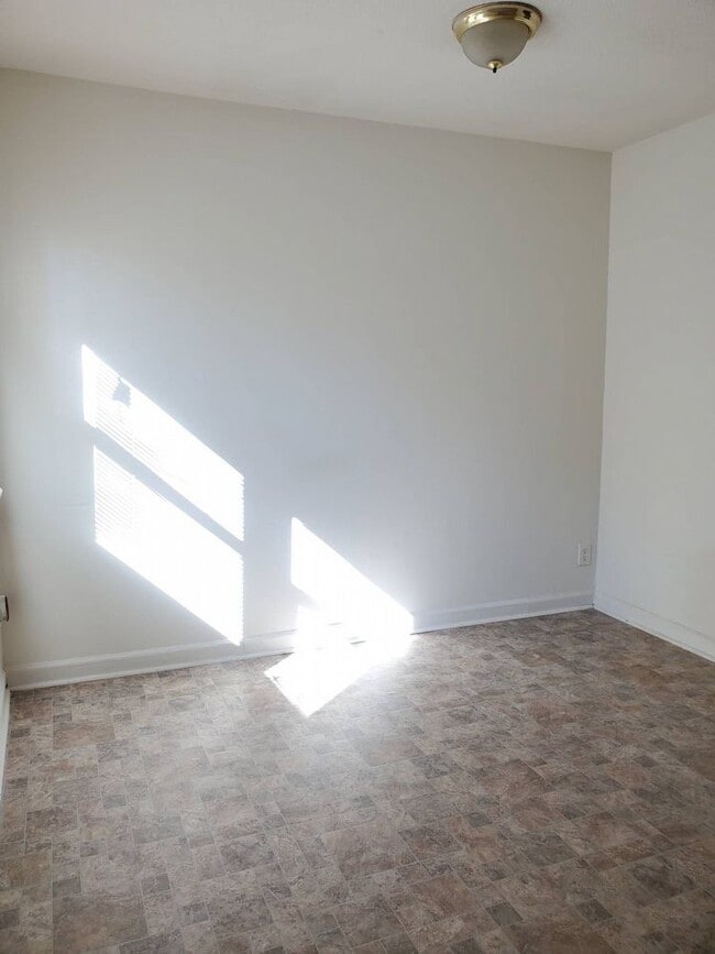 Building Photo - Coming Soon 2 bedroom Town Home