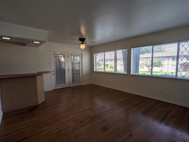 Foto del edificio - 5730 Martel Ave