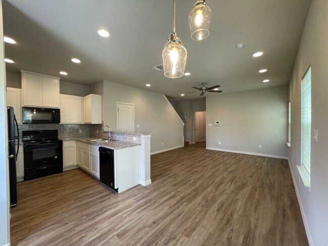 Foto del edificio - Townhome for rent