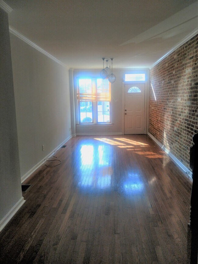 Foto del edificio - Two-Bedroom Canton Townhome with Rooftop D...