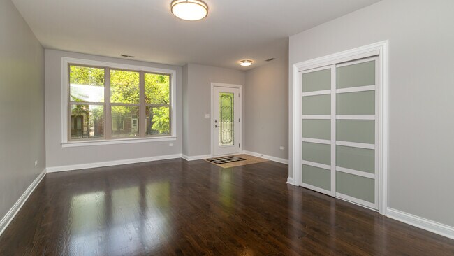 Foto del edificio - 909 S Oakley Blvd